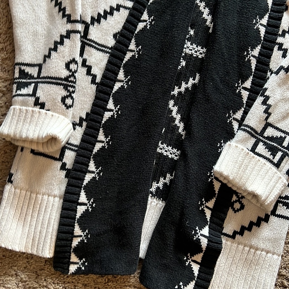 Cardigan - Picture 2 of 5